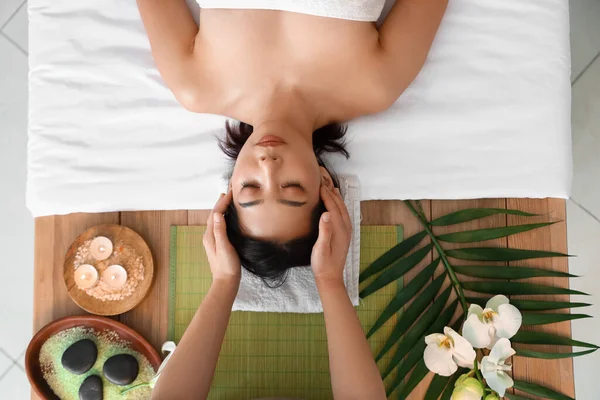 Mooi Jong Aziatisch Vrouw Having Facial Massage Spa Salon Top — Stockfoto