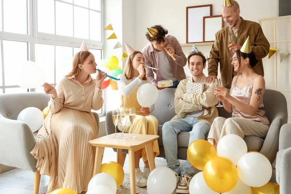 Group Young Friends Celebrating Birthday Home — Stock Photo, Image