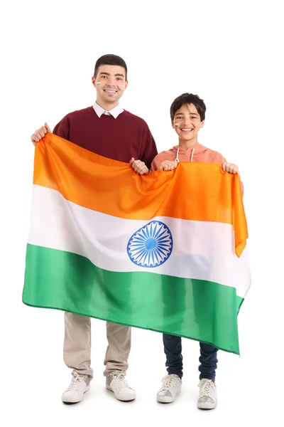 Liten Pojke Med Sin Far Och Indisk Flagga Vit Bakgrund — Stockfoto