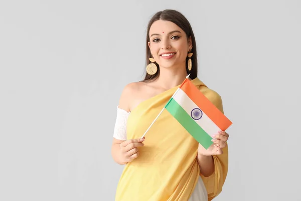 Mujer Joven Con Bandera India Sobre Fondo Claro — Foto de Stock