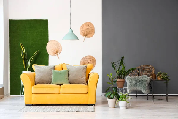 Interior Light Living Room Yellow Sofa Houseplants — Stock Photo, Image