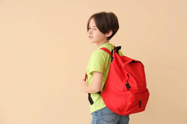 Little Boy Backpack Beige Background — Stock Photo, Image