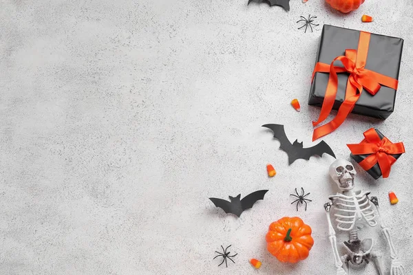 Composizione Con Scatole Regalo Gustosi Grani Caramella Scheletro Decorazioni Halloween — Foto Stock