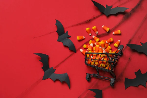 Carrello Della Spesa Con Gustosi Calli Caramellati Decorazioni Halloween Sfondo — Foto Stock