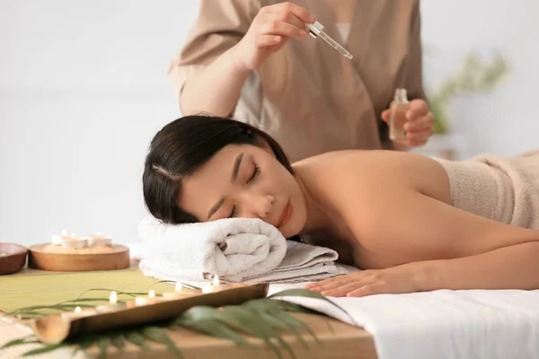 Pretty Young Asian Woman Relaxing Spa Salon — Stock Photo, Image