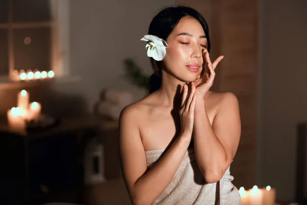 Portrait Pretty Young Asian Woman Spa Salon — Stock Photo, Image