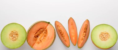 Beyaz arka planda olgun karpuzlar, üst manzara