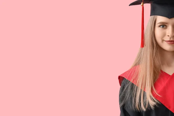 Női Diplomás Diák Rózsaszín Háttér — Stock Fotó