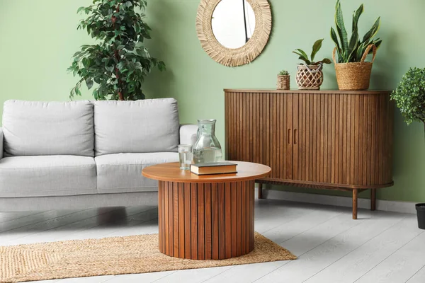Coffee Table Couch Dresser Houseplants Green Wall — Stock Photo, Image