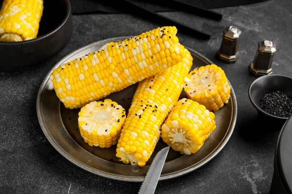Plate Boiled Corn Cobs Black Background — Stock Photo, Image
