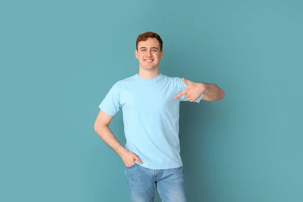 Young Man Pointing His Shirt Blue Background — Stock Photo, Image