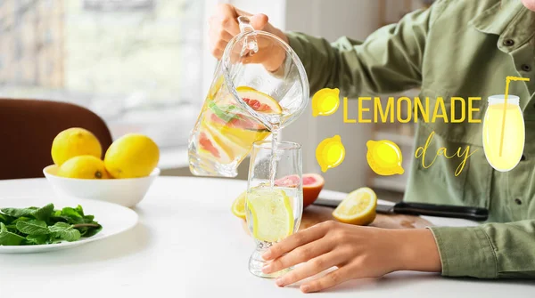 Woman Pouring Tasty Lemonade Home — Stock Photo, Image