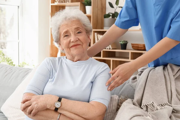 Senior Woman Female Caregiver Home — Stock Photo, Image