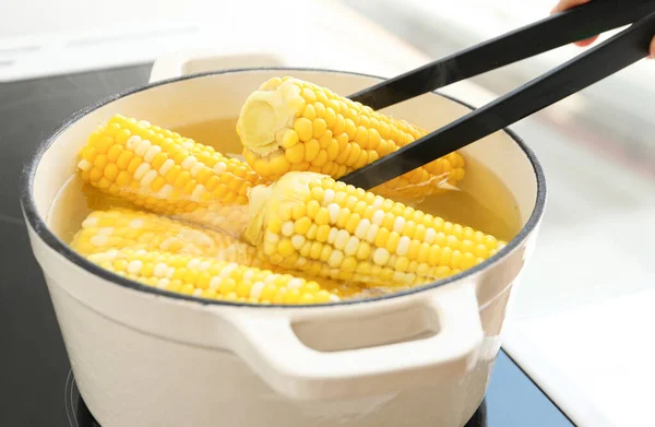 Cooking Pot Boiling Corn Cobs Electric Stove Kitchen — Stock Photo, Image