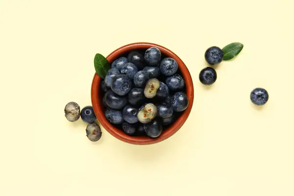 Bowl Fresh Blueberries Yellow Background — Stock Photo, Image