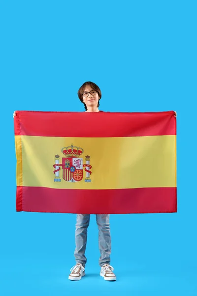 Εφηβικό Αγόρι Σημαία Ισπανίας Μπλε Φόντο — Φωτογραφία Αρχείου