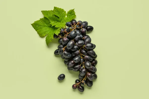 Солодкий Чорний Виноград Зеленому Фоні — стокове фото