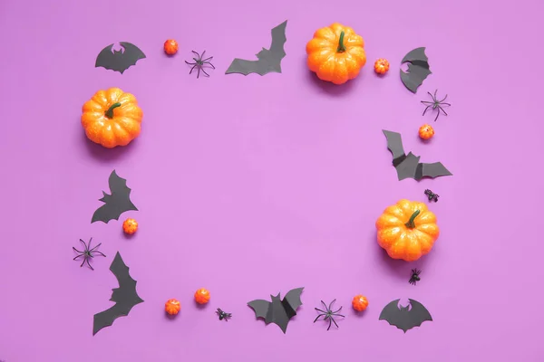 Rám Dýní Papírových Netopýrů Pavouků Purpurovém Pozadí Halloween Oslava Koncept — Stock fotografie