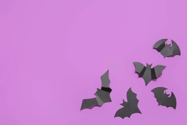 Murciélagos Papel Negro Sobre Fondo Púrpura Concepto Celebración Halloween —  Fotos de Stock