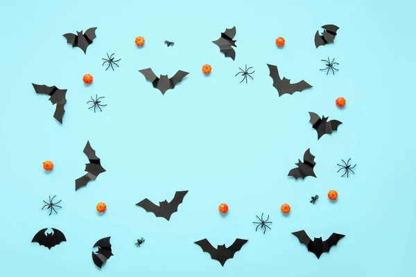 Quadro Feito Abóboras Morcegos Papel Aranhas Fundo Azul Conceito Celebração — Fotografia de Stock