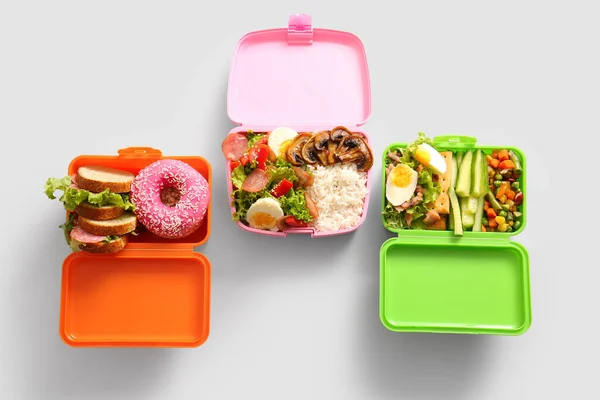 Lunchboxy Různými Lahodné Jídlo Šedém Pozadí — Stock fotografie