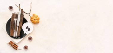 Işık arkaplan üzerinde şık Cadılar Bayramı tablo ayarları metin için boşluk