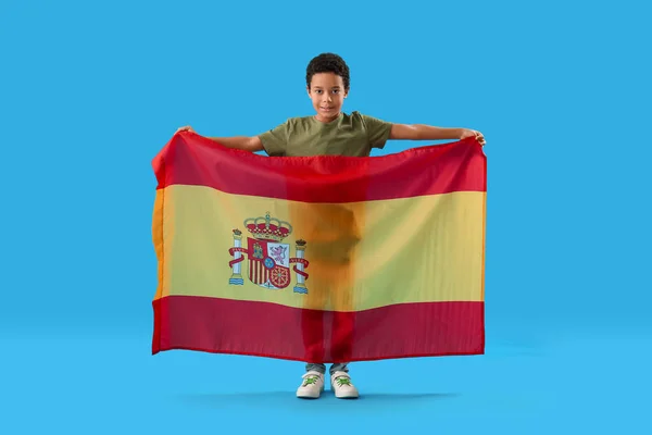 Afrikai Amerikai Kisfiú Zászló Spanyolország Kék Háttér — Stock Fotó