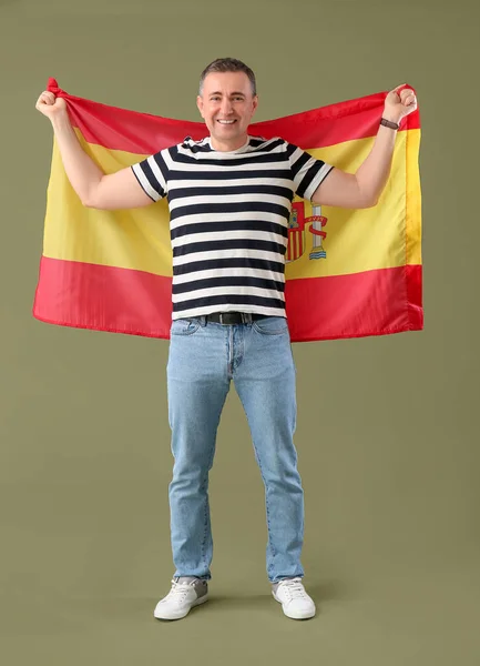 Érett Férfi Zászló Spanyolország Zöld Háttér — Stock Fotó