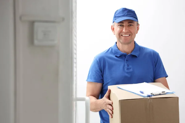 Mature Courier Parcel Stairway — Stock Photo, Image