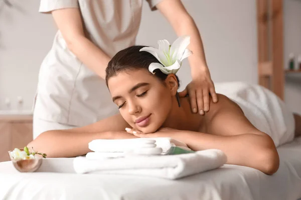 Beautiful Woman Receiving Spa Massage Salon — Stock Photo, Image