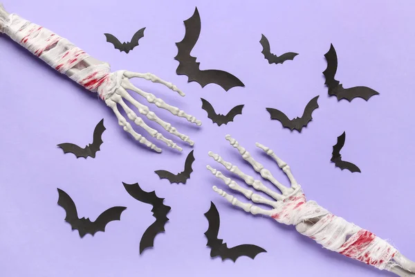 Composizione Con Mani Scheletriche Pipistrelli Carta Celebrazione Halloween Sfondo Viola — Foto Stock