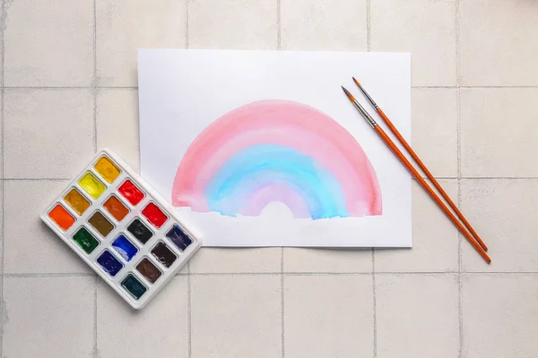 Σχέδιο Πολύχρωμου Ουράνιου Τόξου Χρώματα Και Πινέλα Καλλιτέχνη Μπεζ Φόντο — Φωτογραφία Αρχείου