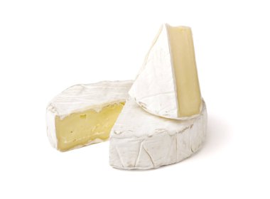 Beyaz arka planda Camembert peyniri
