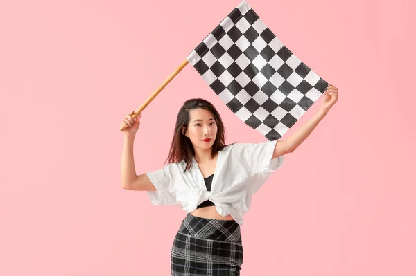 Mooie Aziatische Vrouw Met Race Vlag Roze Achtergrond — Stockfoto