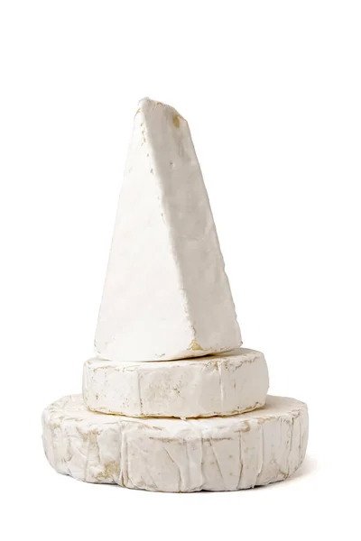 Queijo Saboroso Camembert Sobre Fundo Branco — Fotografia de Stock