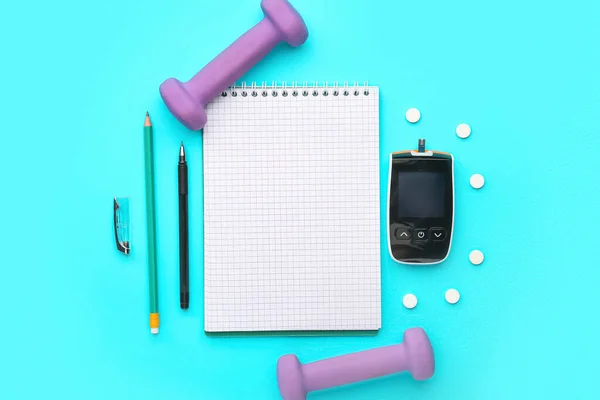 Blanco Notitieboekje Met Glucometer Pillen Halters Blauwe Achtergrond Diabetes Concept — Stockfoto