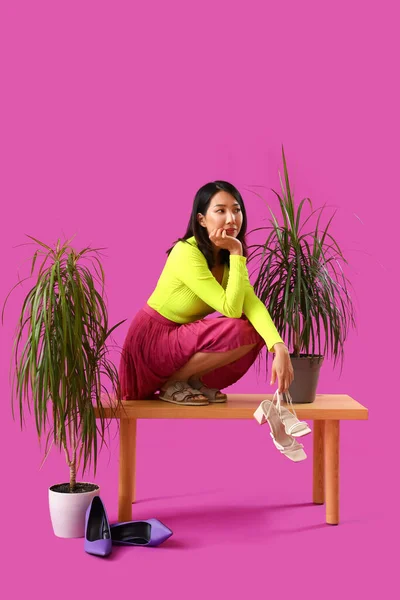 Beautiful Asian Woman Summer Clothes Sitting Bench Magenta Background — Stock Photo, Image