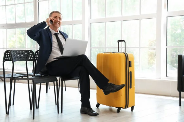 Mature Businessman Laptop Talking Mobile Phone Hall Airport — Stock Photo, Image