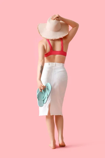 Beautiful Young Woman Stylish Flip Flops Wicker Hat Pink Background — Stock Photo, Image
