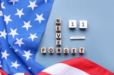 Gri zemin üzerinde Ulusal Namaz Günü ve Terörist Saldırılar Mağdurları için Anma Takvimi