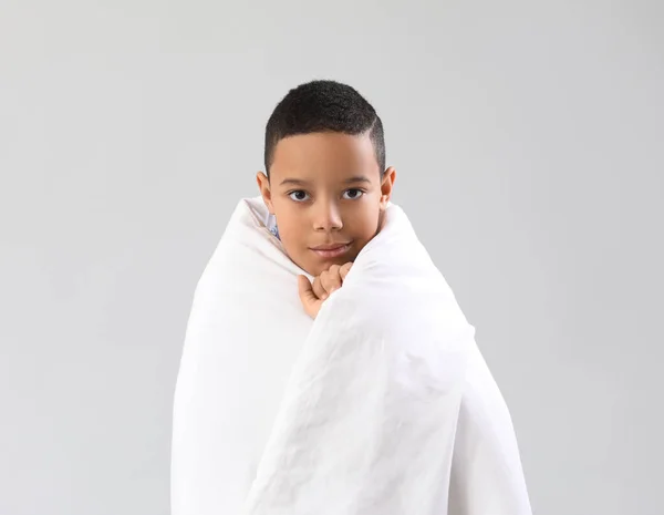 Little African American Boy Soft Blanket Light Background — Stock Photo, Image