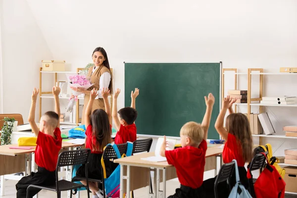 Niños Edad Escolar Con Profesor Clase Durante Lección — Foto de Stock