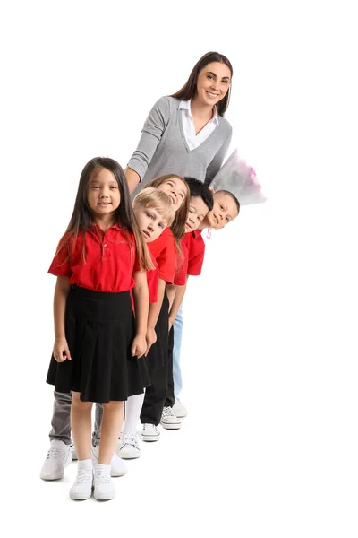 白い背景に女性教師を持つ小さな学校の子供たち — ストック写真
