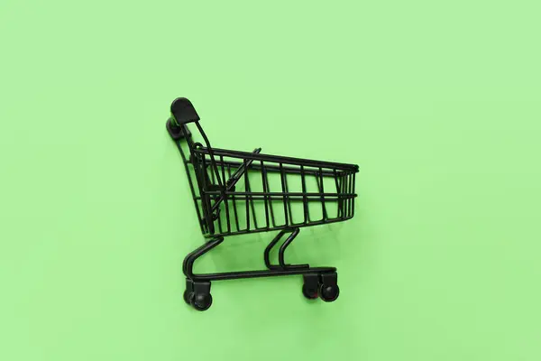 Carrinho Compras Pequeno Fundo Verde — Fotografia de Stock
