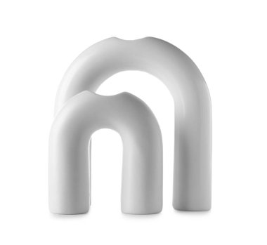 Beyaz arkaplanda boş vazolar