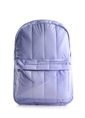 Beyaz arkaplanda leylak rengi sırt çantası