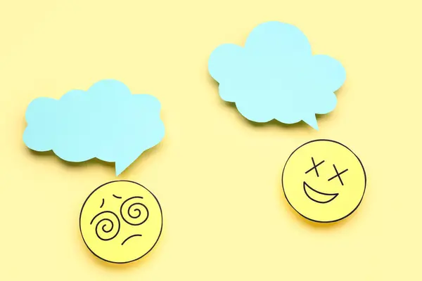 Paper Faces Blank Speech Bubbles Yellow Background — Stock Photo, Image