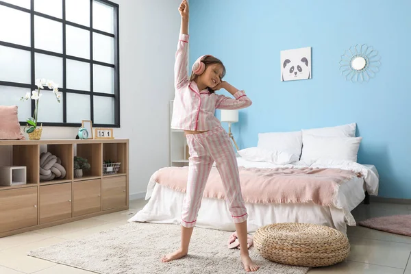 Little Girl Headphones Dancing Bedroom — Stock Photo, Image