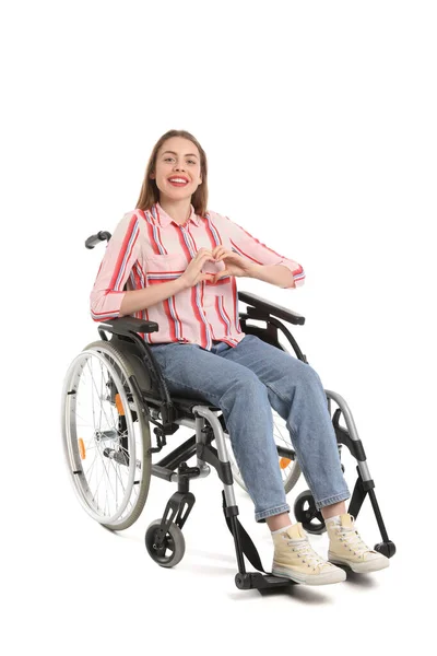 Молодая Женщина Инвалидной Коляске Делает Сердце Руками Белом Фоне — стоковое фото