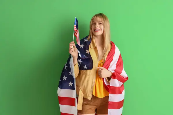 Tiener Meisje Met Usa Vlaggen Groene Achtergrond — Stockfoto